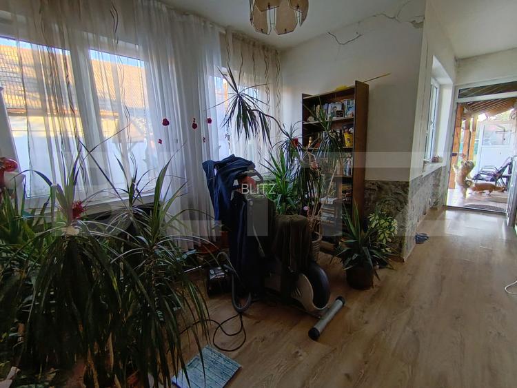 Casa cu 3 camere,baie, bucatarie,anexe.pivniță teren 800 mp - 12