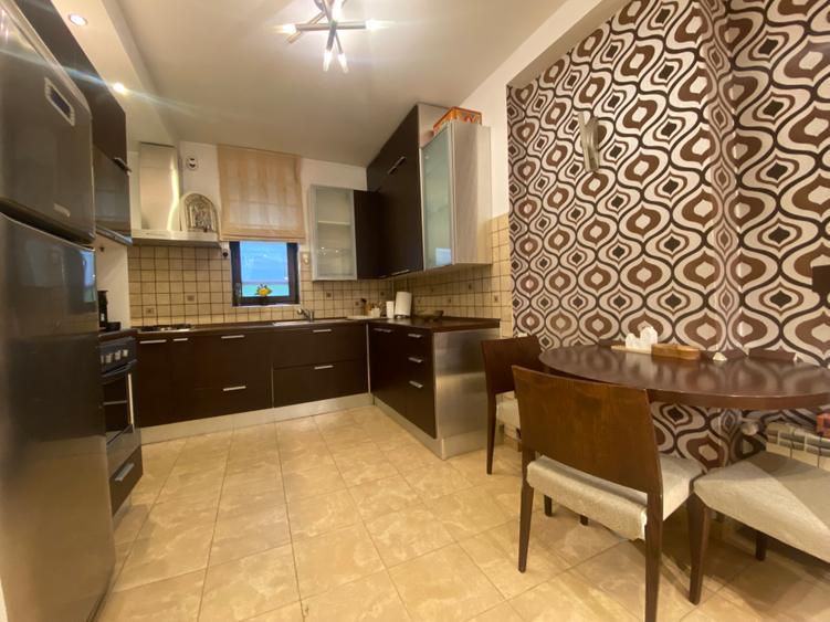 Lovely apartment on 2 levels in a villa in Primaverii