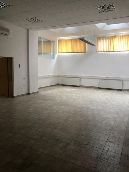 Clădire de birouri / spațiu comercial – 1.104 mp utili, 24 locuri de parcare