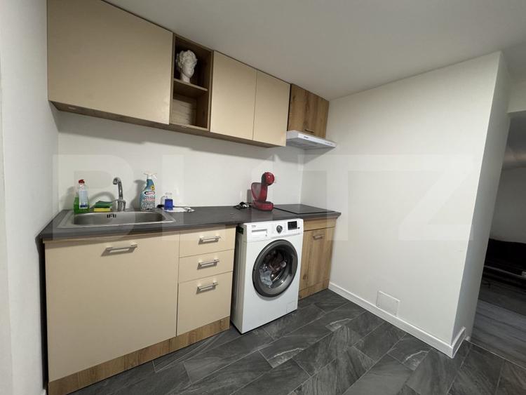 Apartament 2 camere, semidecomandat, curte 50mp Zona Casa Studentilor