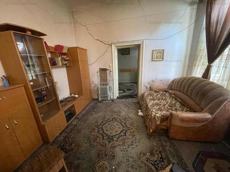 Casa caramida 85mp Centru , 178mp teren cu 14m la strada, gaze canalizare apa