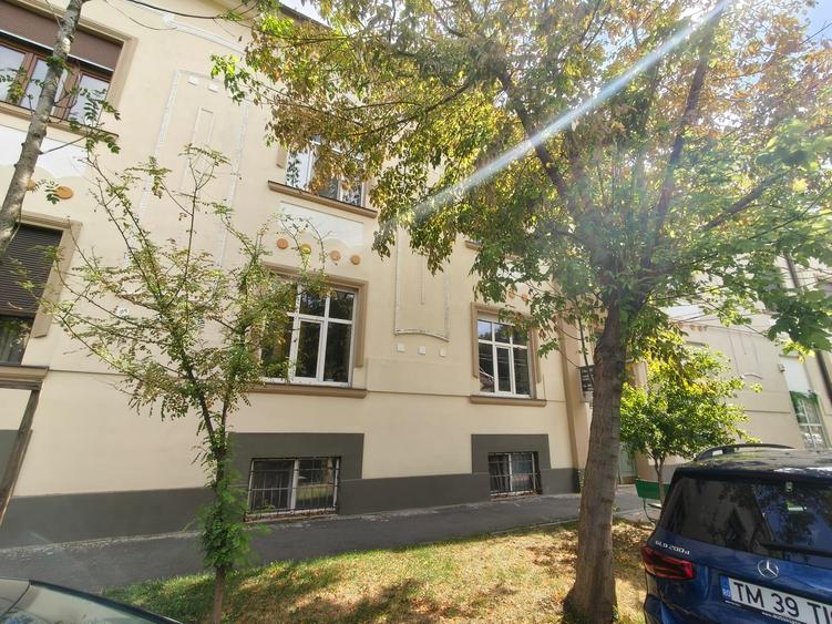 🏛️ Apartament într-o clădire istorică, într-o locație excelentă din Timișoara!