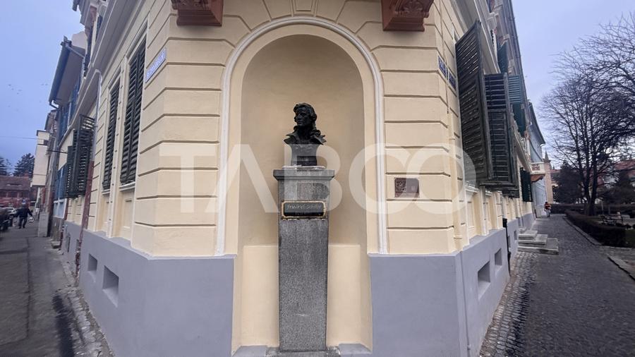 Apartament de vanzare 2 camere 81mpu + pivnita si pod Centrul Istoric
