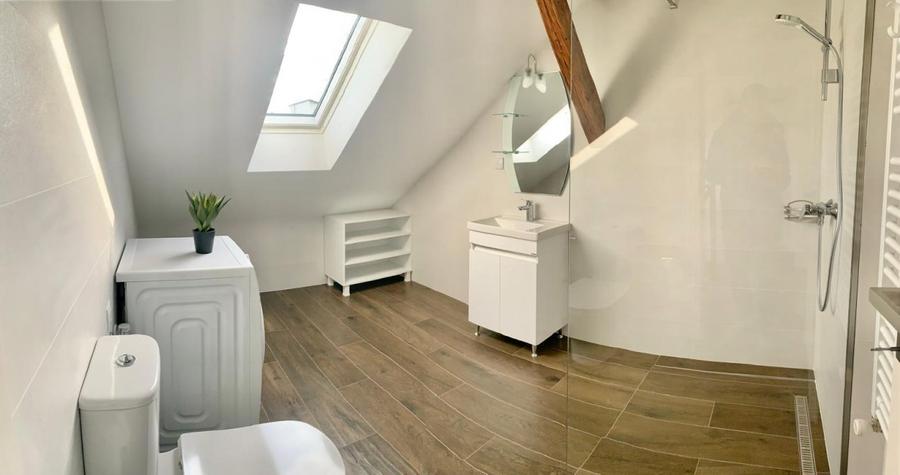 Casa de vanzare, formata din 2 apartamente, P-ta Abator