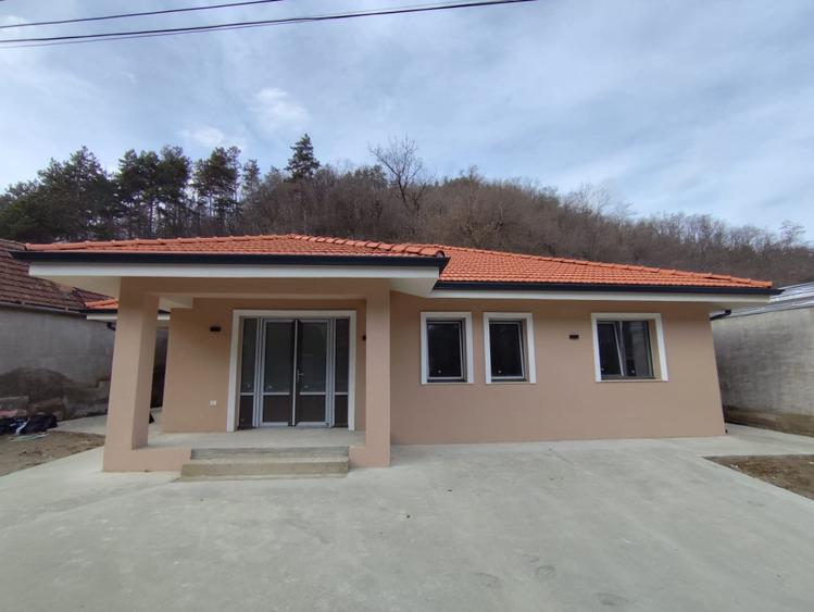 Casa Individuală| 4 camere | 120 mp| zona Cugir