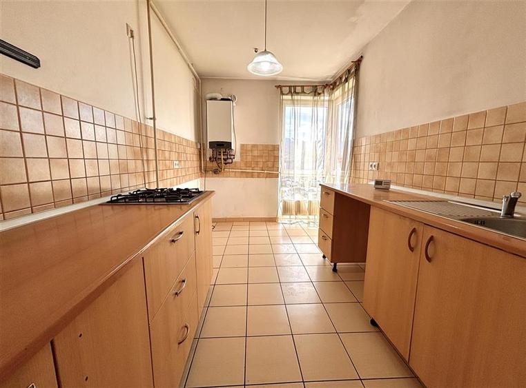 De vanzare | 3 camere decomandat, parcare si boxa