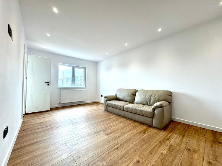 Apartament cu 3 camere, decomandat, etajul 3/4, zona Alexandru cel Bun