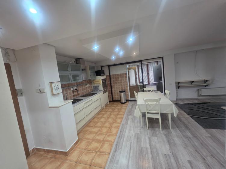 Vand apartament 3 camere amenajat