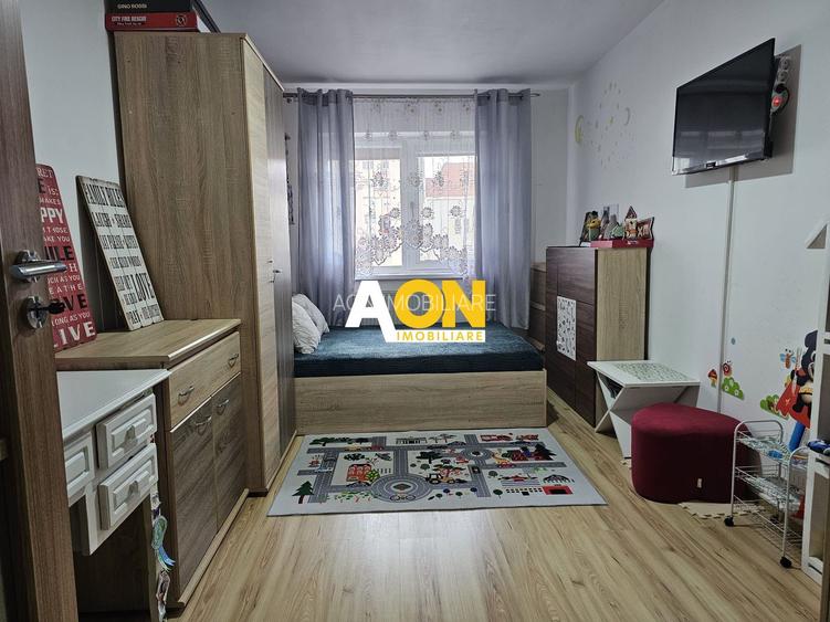 Apartament 3 camere, Cetate, etaj intermediar - 3