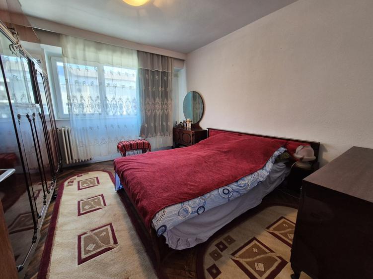 Apartament 3 camere de vânzare – Zona Centrală, decomandat