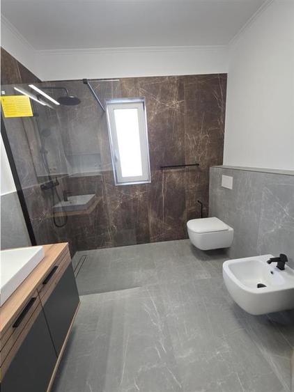 Apartament cu 3 camere lux zona La Terenuri