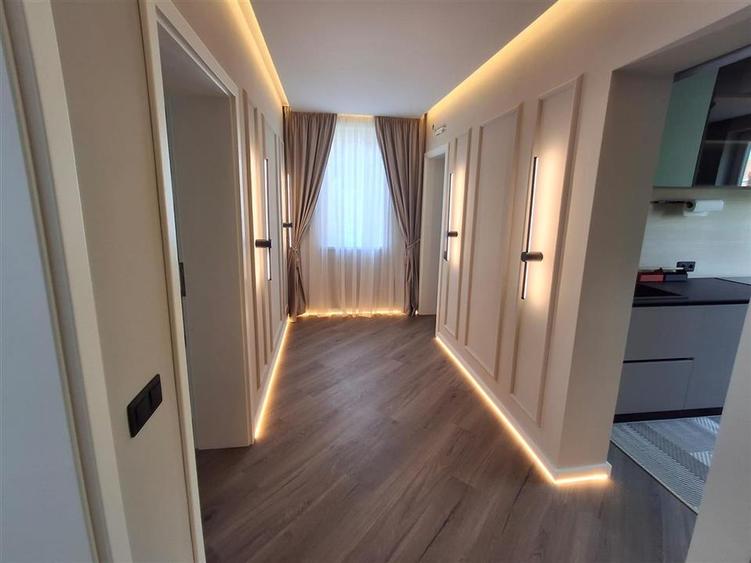Apartament de LUX 2 camere decomandat pivnita zona Strand
