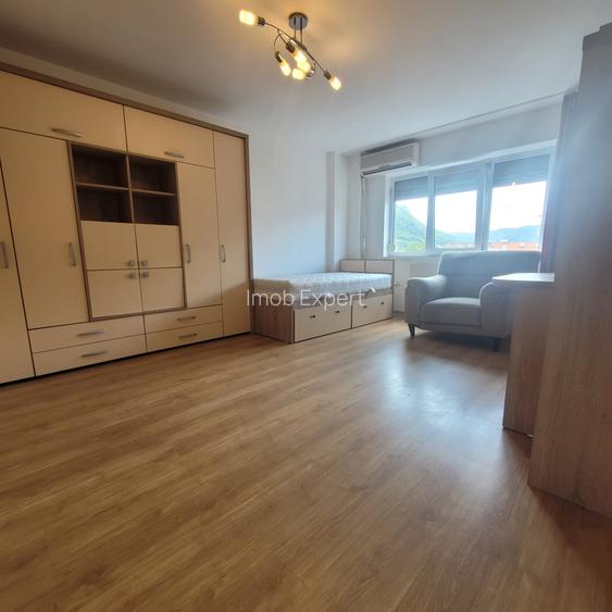 Vand apartament cu 3 camere Centrul Civic, Strada Toamnei - 14