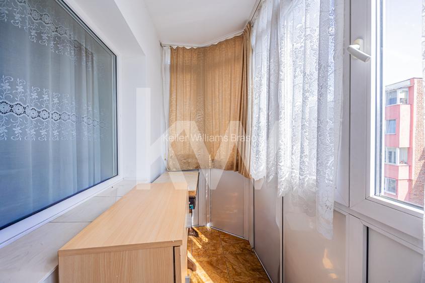 Vânzare apartament cu 2 camere,  2 balcoane, decomandat - zona Tractorul - 16