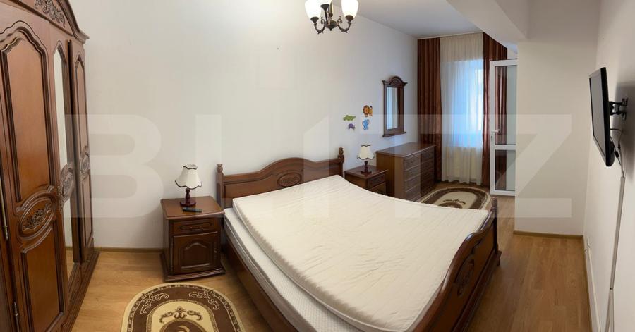 Apartament 3 camere, decomandat, zona Zamca
