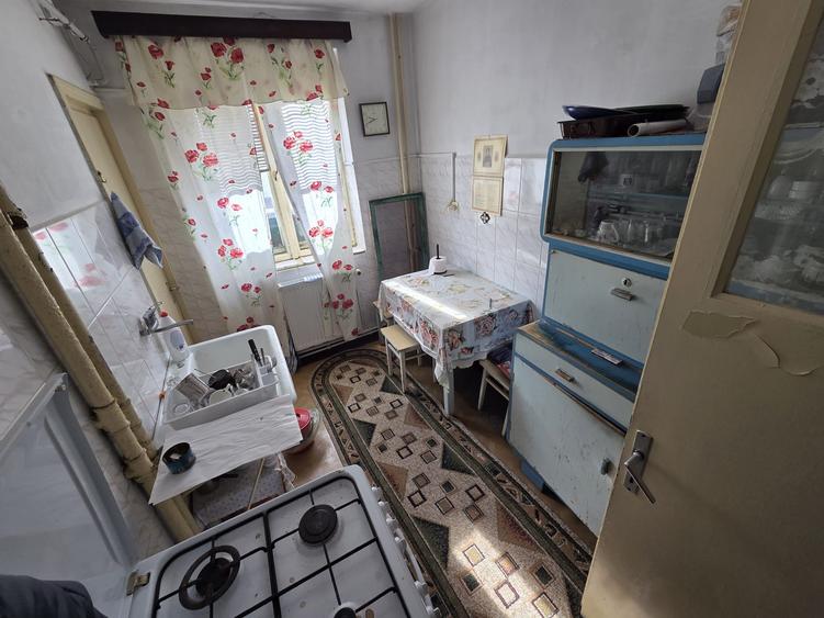Apartament 3 camere str Isaccei PARTER INALT