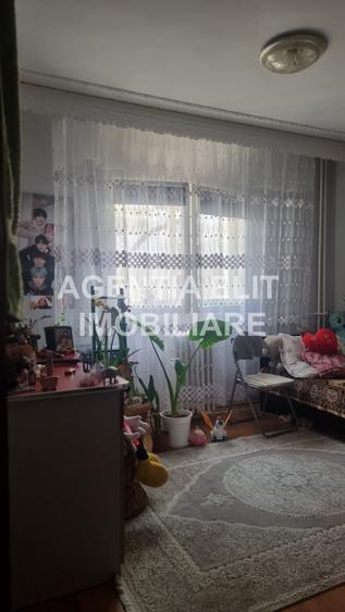 Apartament 2 camere, zona Capat 1, etajul 1