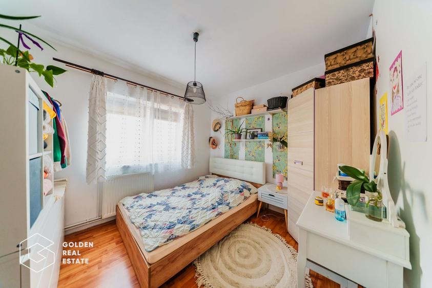 Apartament 4 camere, langa campusul UVVG, decomandat, etaj 3, comision 0%