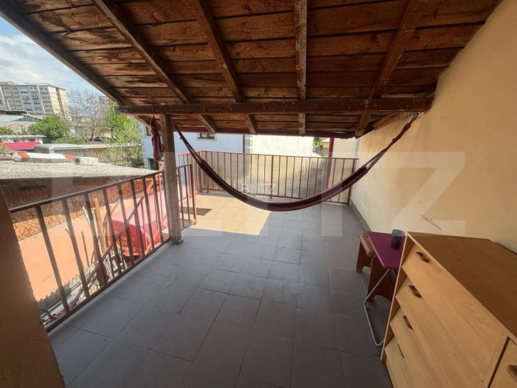 Casa de vanzare cu 5 camere, 200 mp, zona Micro 3 - 18