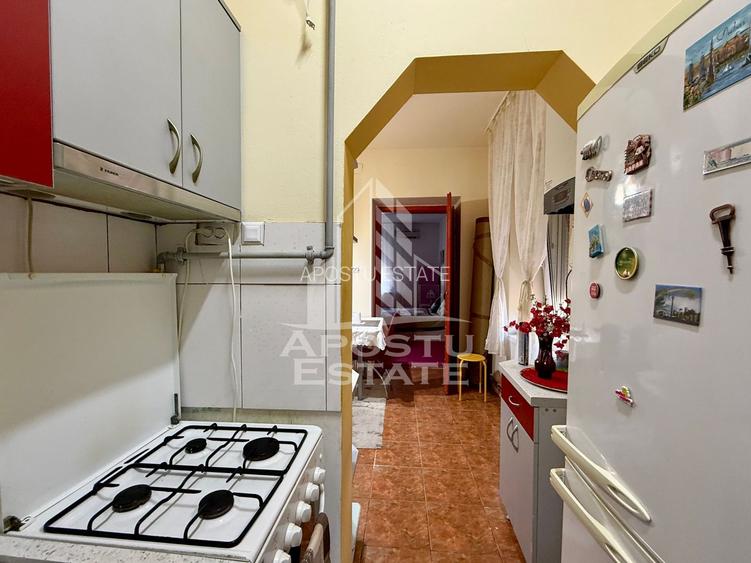Apartament 2 camere de vanzare, parcare, centrala proprie,Take Ionescu - 15