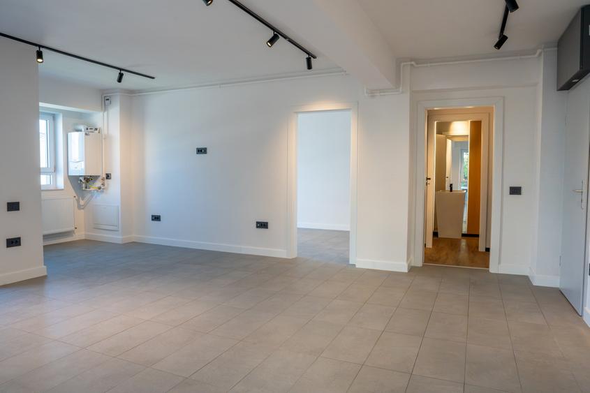 Spatiu birouri, renovat 2026, 144 mp., 4 locuri de parcare