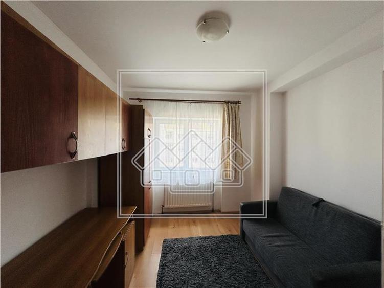 Ap cu 2 camere, 43 mp utili, etaj 3/6, bloc cu lift