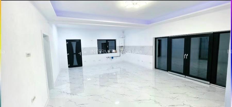 Casa moderna pe parter, 4 camere, 423 mp teren, confort si intimitate - 2