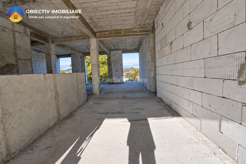 Casă P+2E din cărămidă, 549 mp, teren 1.400 mp, construcție 2021, Roznov