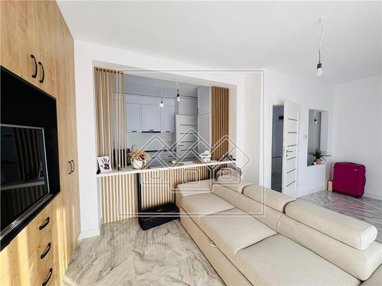 Apartament decomandat cu 2 camere, terasa, mobilat si utilat