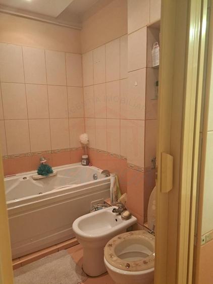 Vanzare apartament cu 3 camere(Neacsu)Micro 19, sup 64 mp, 67.000 euro