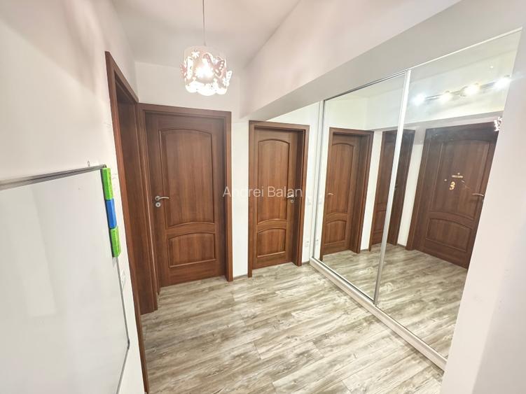 Apartament 3 camere, renovat complet, mobilat ,2 bai, et 3, situat pe mijloc, bl - 4