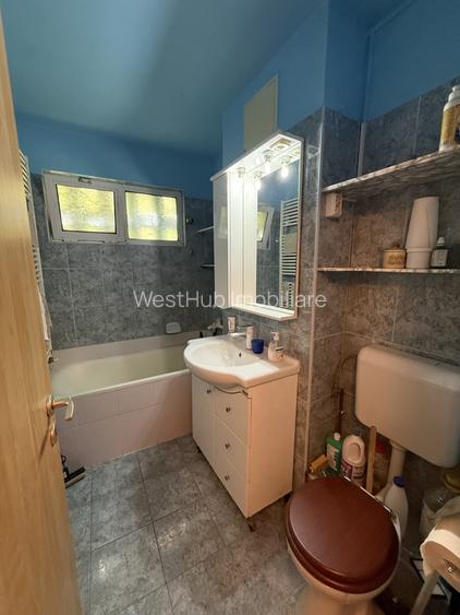 Apartament cu 3 camere, decomandat, 68 mp utili, etaj 1 - Girocului - 11