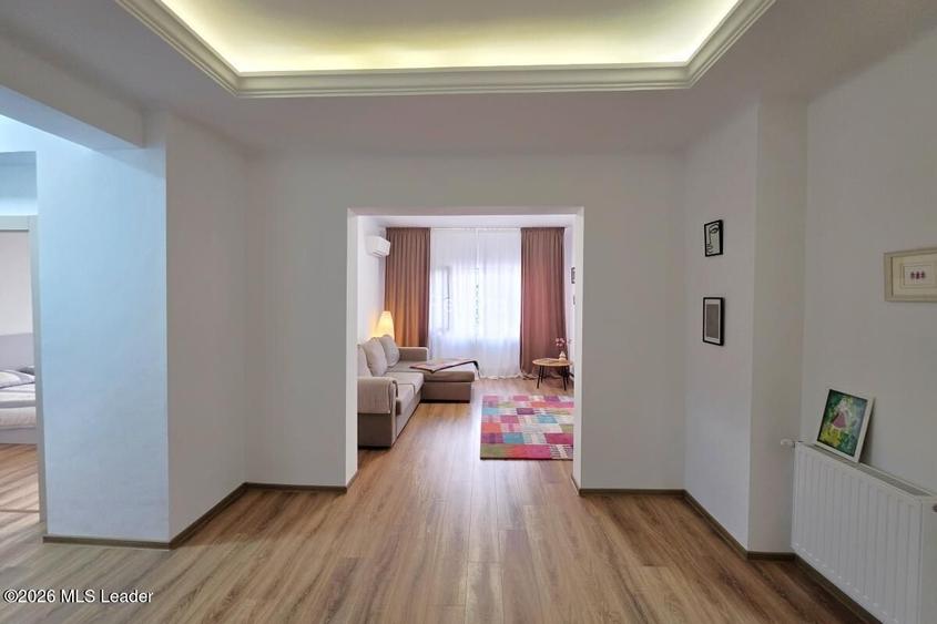 Piata Romana, 4 camere 138 MP total, Etaj 2/9, renovat - utilat, liber - 24