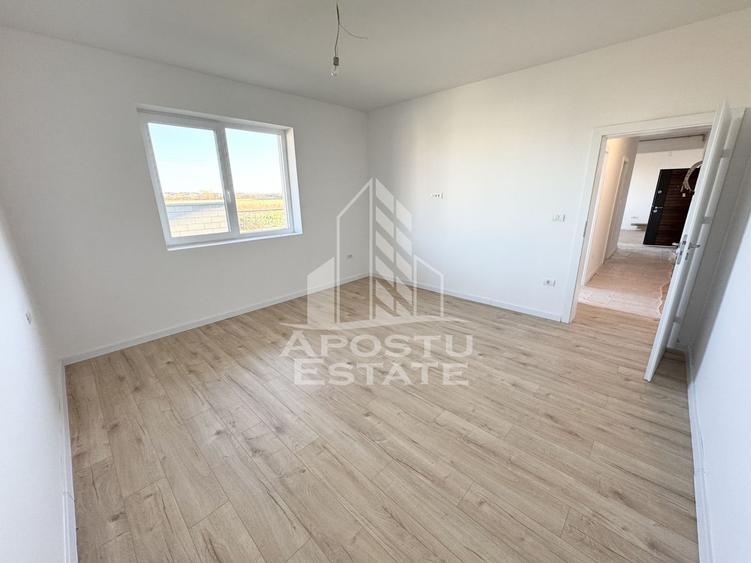 Apartamente cu 3 camere disponibile imediat, curte de 103 mp.