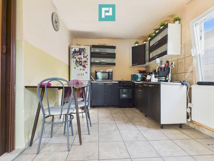 Casă cu 6 camere in Urseni