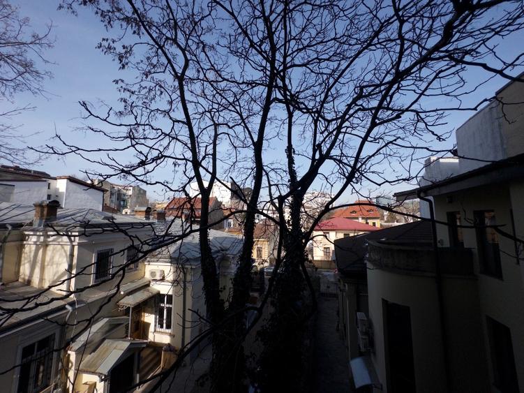 Inchiriez garsoniera studio cu terasa ultracentral parc Cismigiu