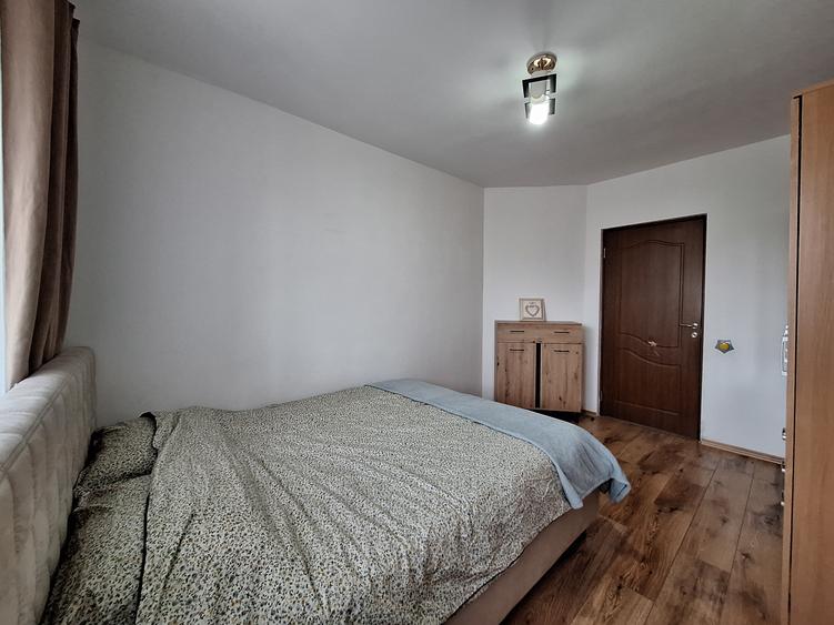 Apartament cu 3 camere, 58 mp, zona Florilor