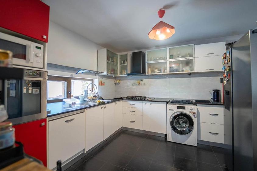 Casa individuala, P+M, complet mobilata , piscina si jacuzzi, comuna Berceni!