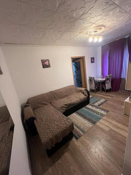 Apartament cu 2 camere, etajul 3/4, zona Podul de Piatra