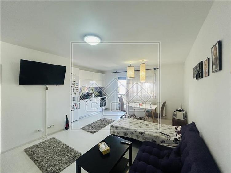 Ap mobilat modern -3 camere si balcon, zona Rahovei