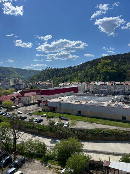 Apartament renovat complet, 69 mp, etaj 8 – Zona Semiluna, Dărmănești