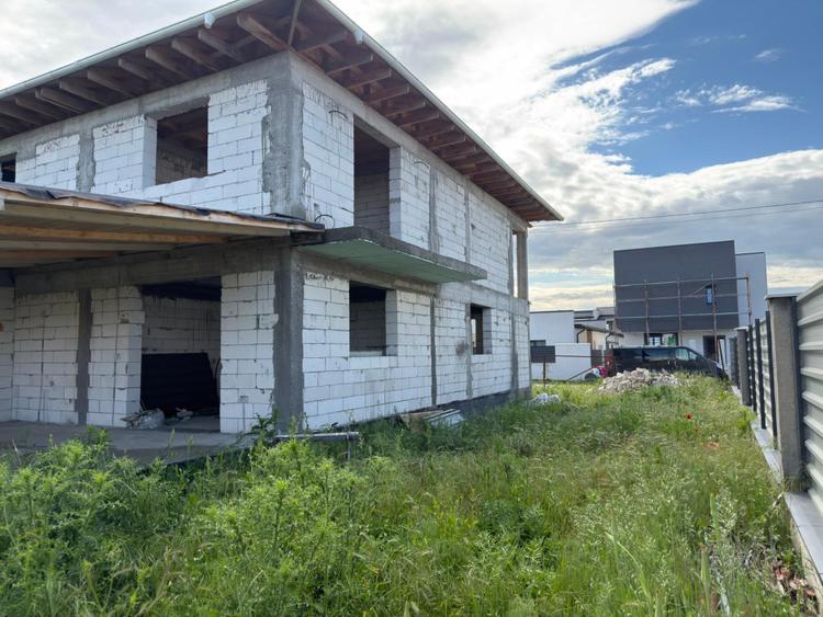 Casa la rosu, 190 mp, zona Magnolia