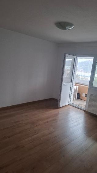 AP DE 2 CAMERE , DECOMANDAT NEMOBILAT