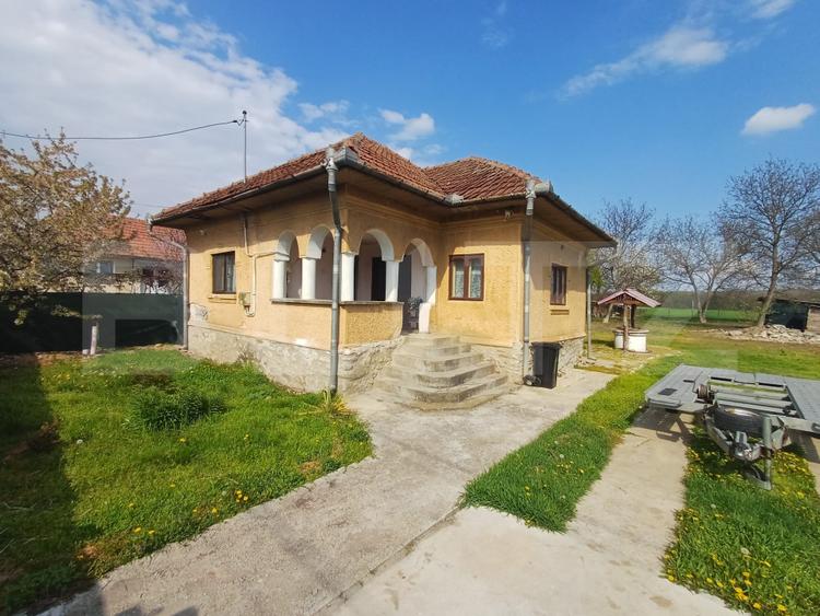 Casa batraneasca, renovabila, 1000 mp, front 18 ml, zona Arcani