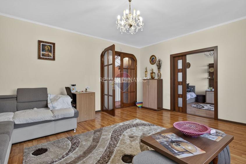 Casă/Spatiu comercial  si teren 422 mp de inchiriat zona Uta - 7