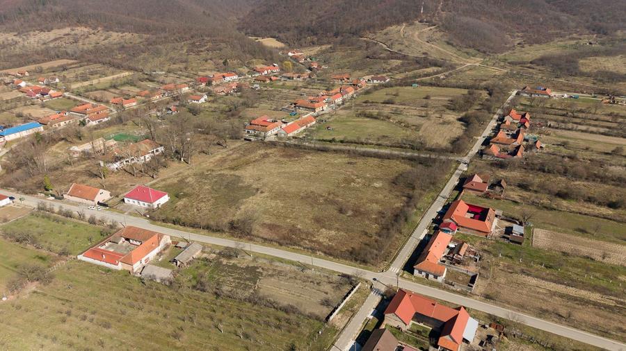 Conac nobiliar de secol XIX cu 8 camere în Maciova