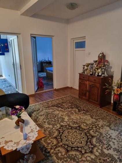 Apartament 3 camere decomandat, 68 mp ,zona 1 Mai ,Ciuperca.