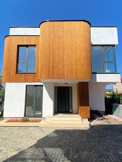 Villa Cedra, eleganta, gated, în Laguna Albastră, 3 dormitoare ensuite, 5 camere