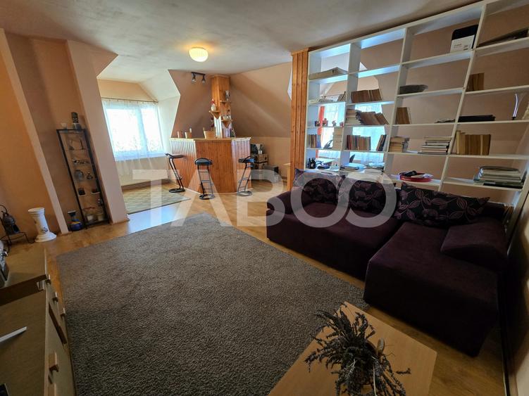 Casa spatioasa de vanzare teren 432 mp zona linistita - Lupeni Sibiu