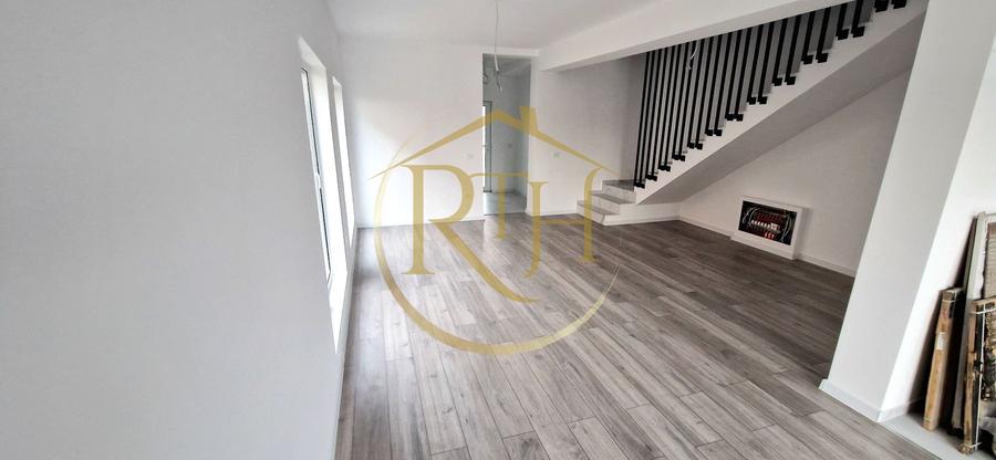 Duplex de vanzare cu 4 camere,2 bai,250 mp teren-Mosnita Veche zona Centrala.